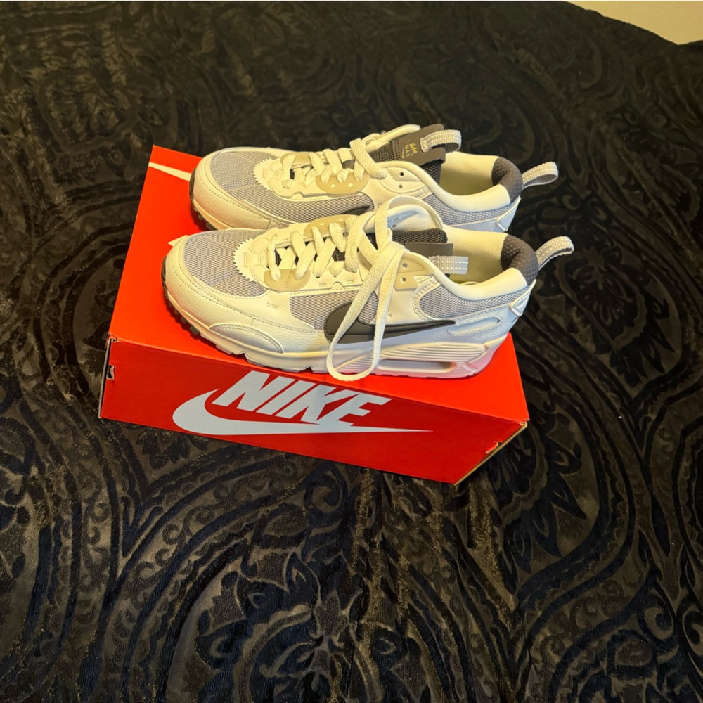 Women’s new sneakers